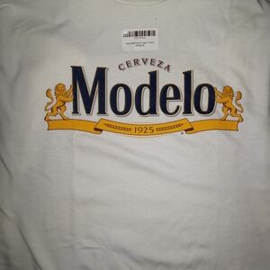 Modelo tshirt